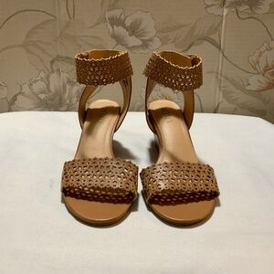 XOXO Tan Buff Nude Wedge Heel Sandals w Cut Out Design - 6.5M